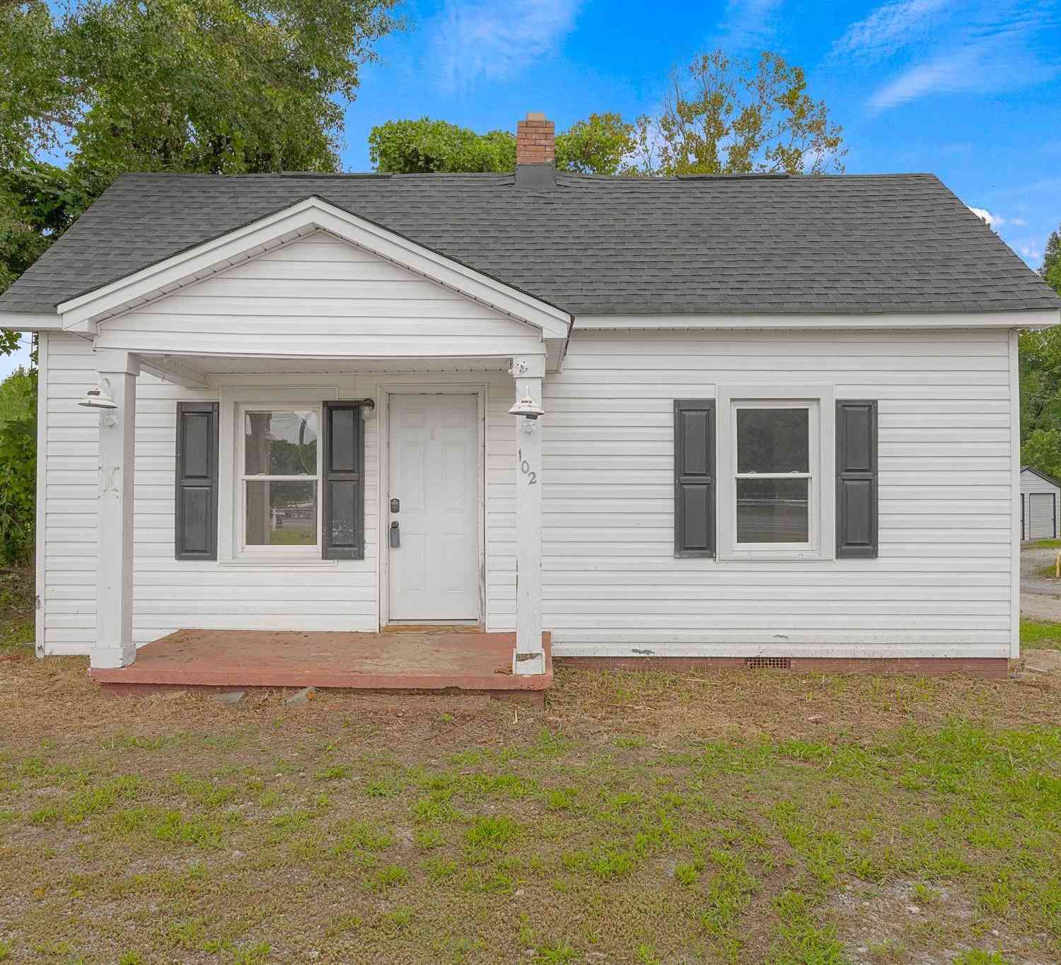 Homes For Sale - 102 Sunset<br/> Pickens, SC 29671