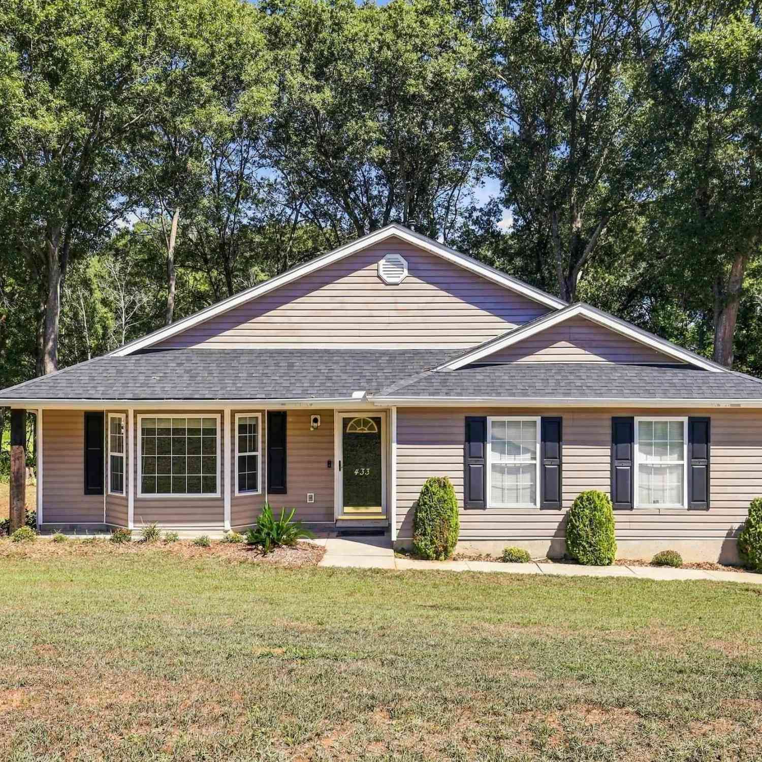 Homes For Sale - 433 Shore Line<br/> Anderson, SC 29626