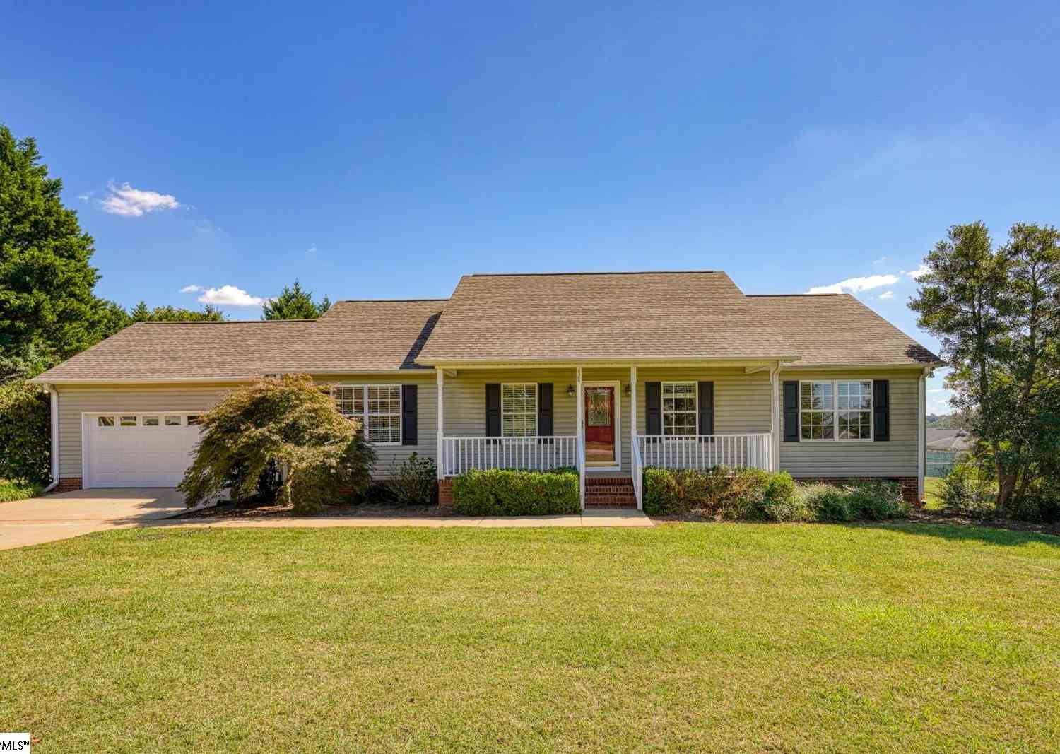 Homes For Sale - 424 Bollweevil<br/> Wellford, SC 29385