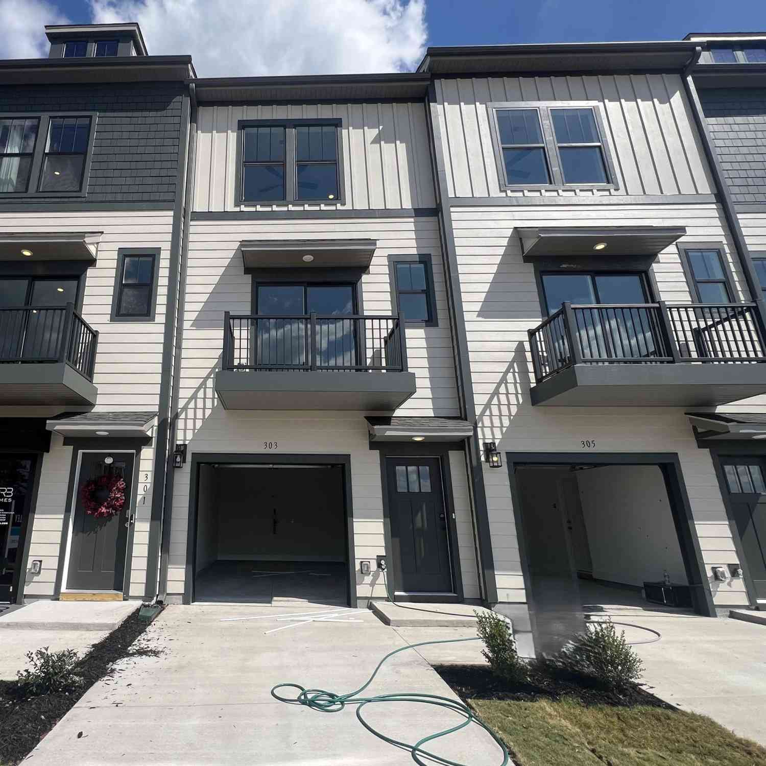 Townhouse For Sale - 303 Carson<br/> Greenville, SC 29605