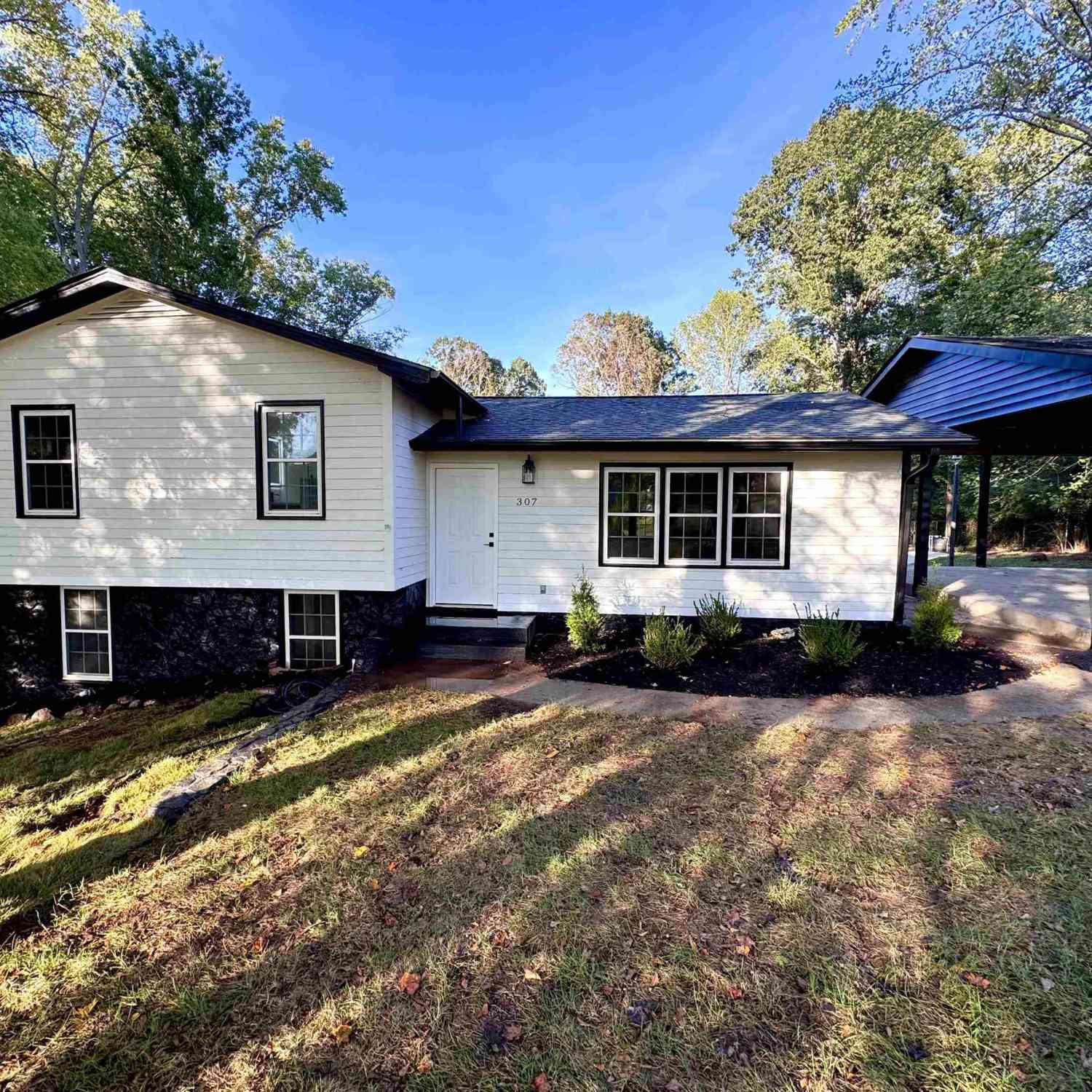 Homes For Sale - 307 Westminster<br/> Laurens, SC 29360