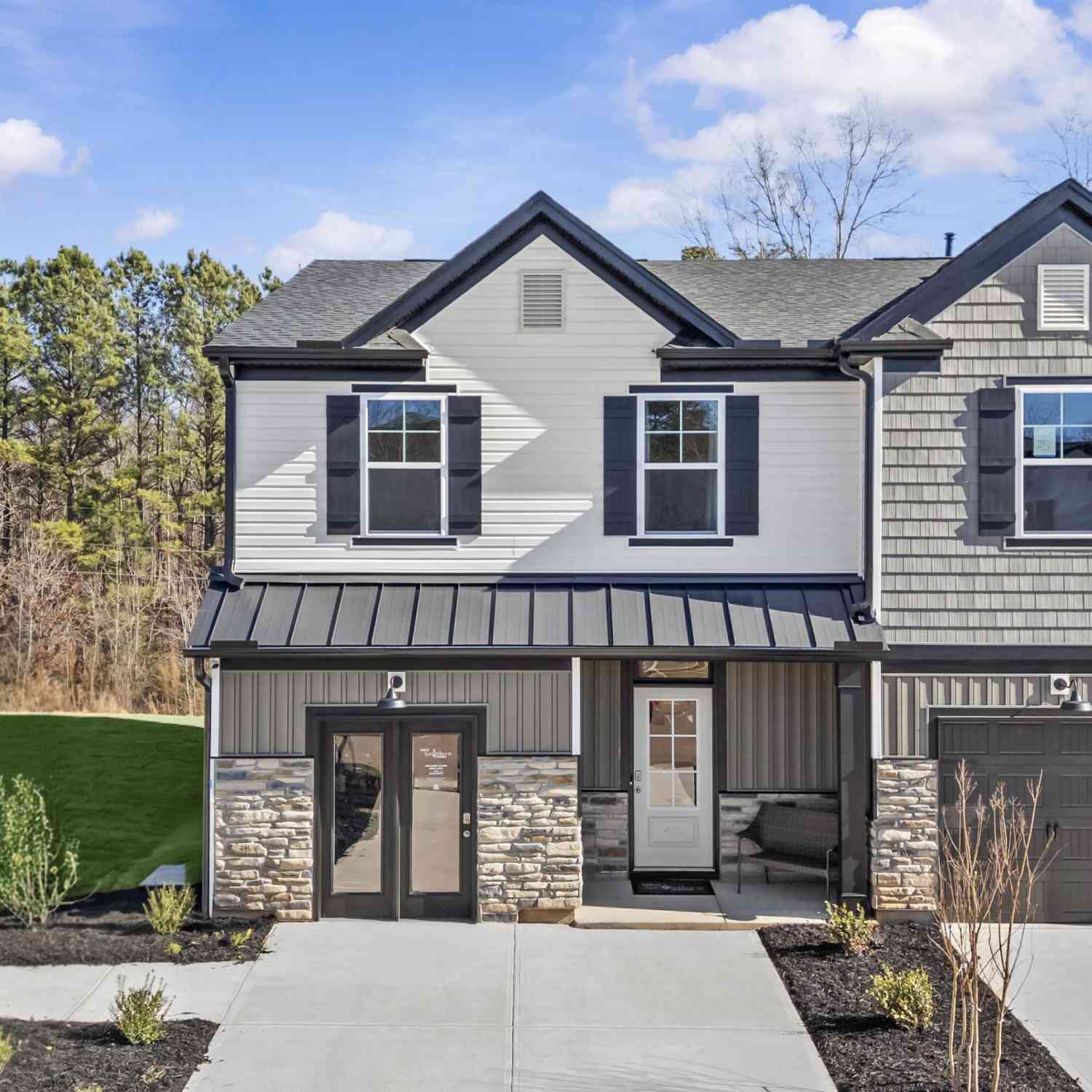Townhouse For Sale - 402 Belgrove<br/> Pickens County, Easley, SC 29640
