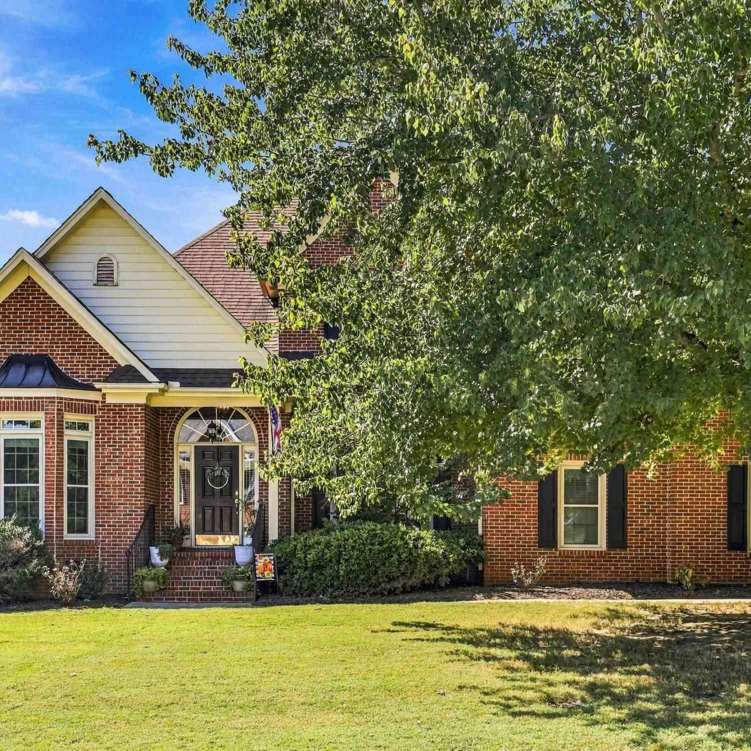 Homes For Sale - 7 Marigold<br/> Greenville, SC 29615
