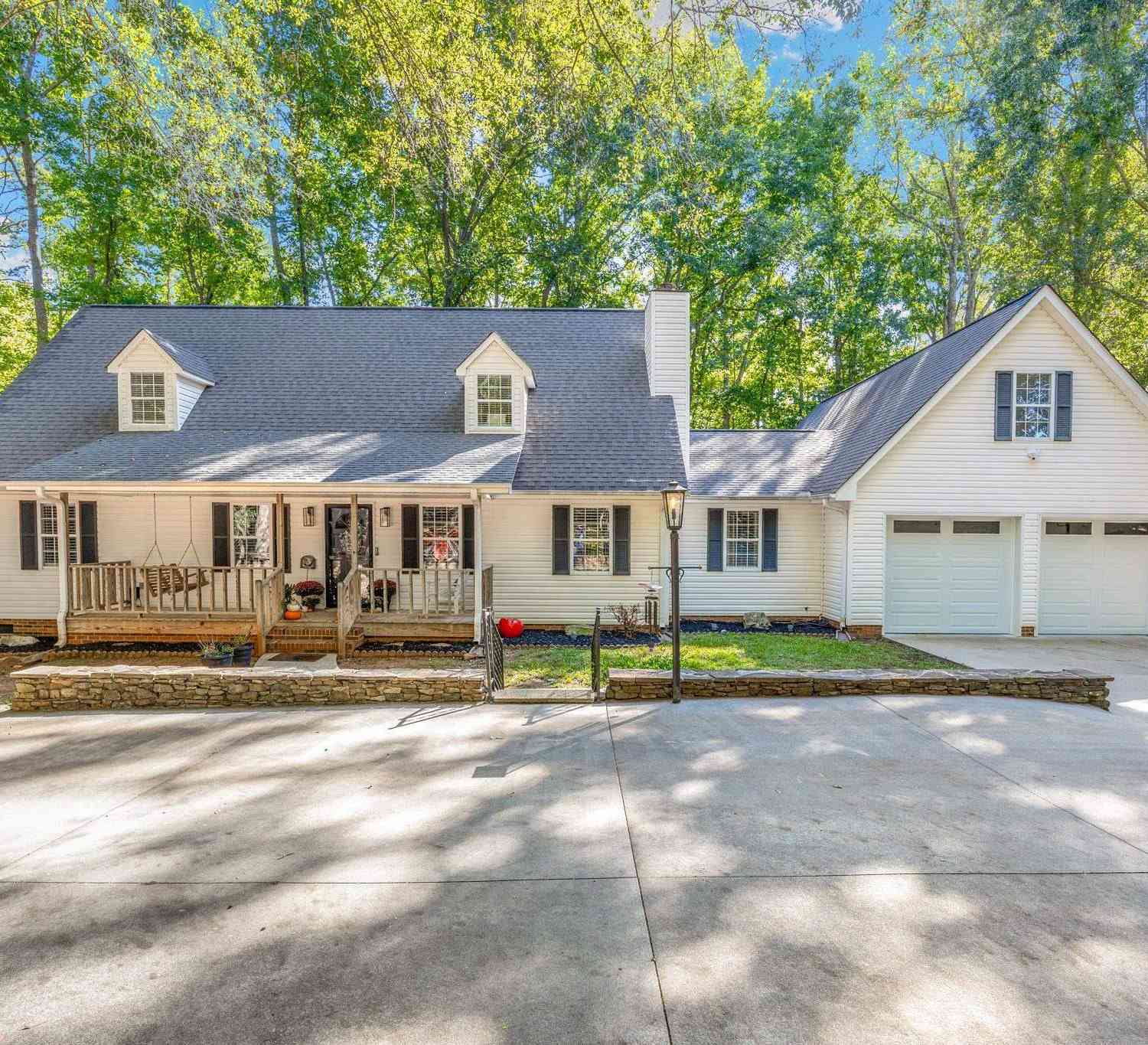 Homes For Sale - 1418 Hunters<br/> Anderson, SC 29625