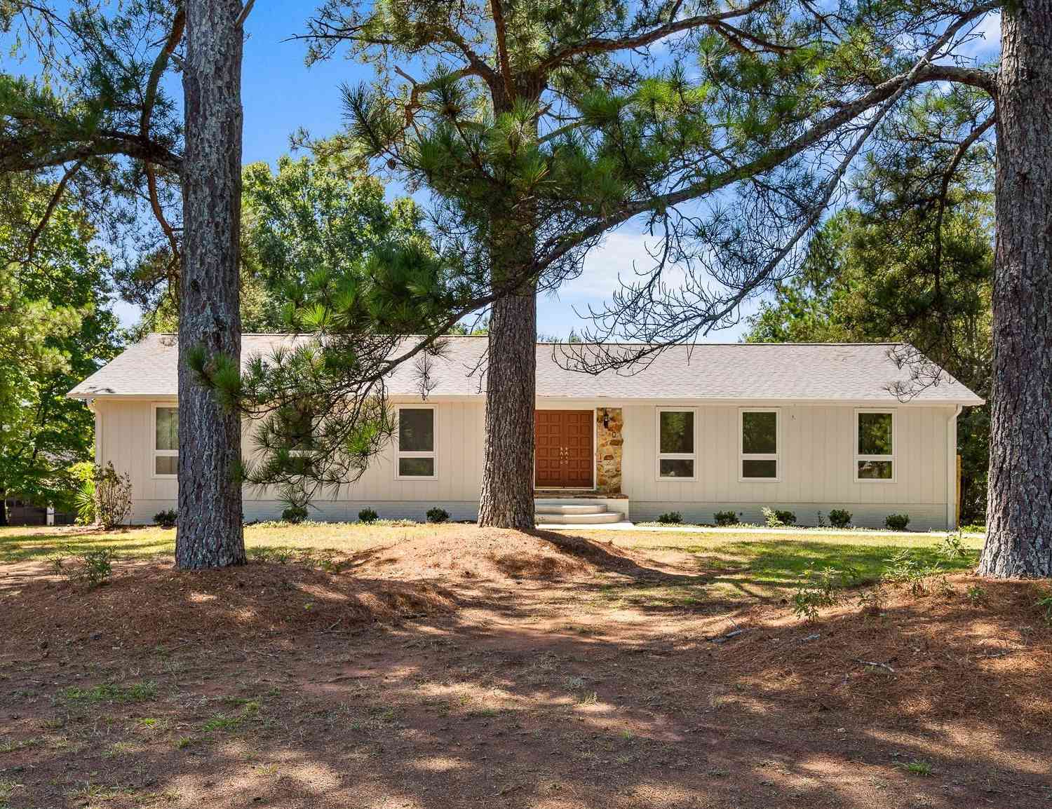 Homes For Sale - 208 Williamsburg<br/> Anderson, SC 29621