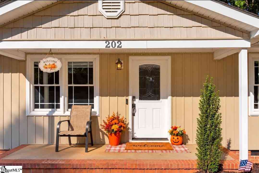 Homes For Sale - 202 Hemlock<br/> Anderson, SC 29625