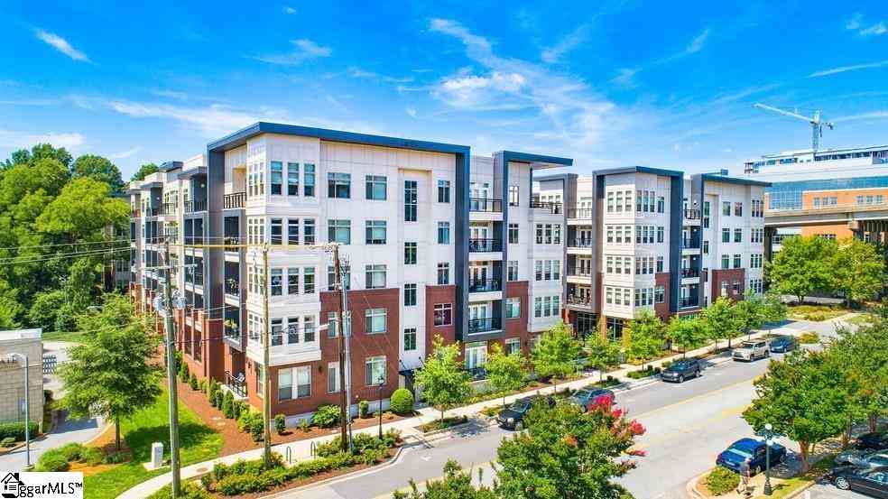 Condo For Rent - 212 E Broad<br/> Greenville, SC 29601