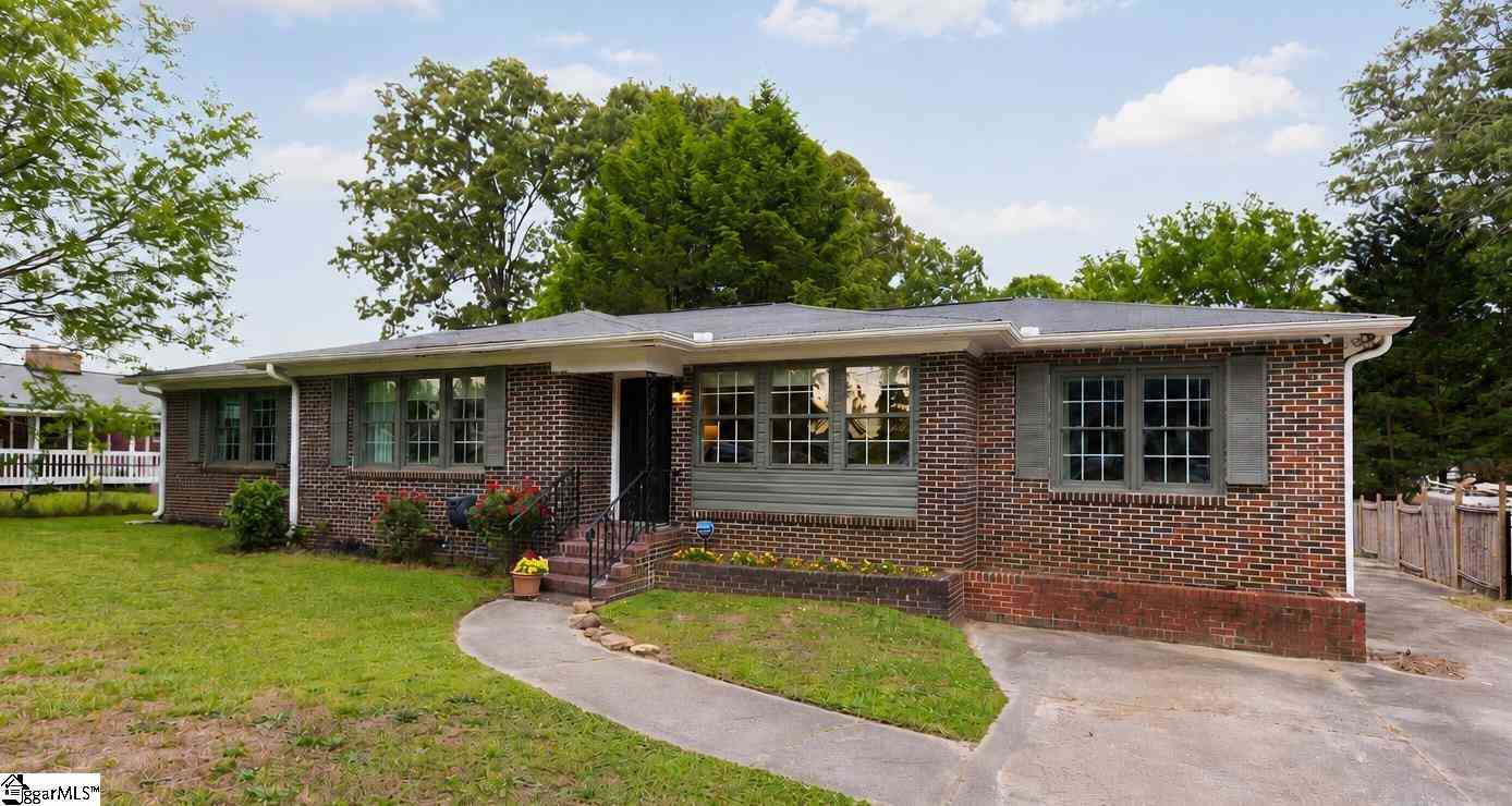 Homes For Rent - 1 Oakdale<br/> Greenville, SC 29617