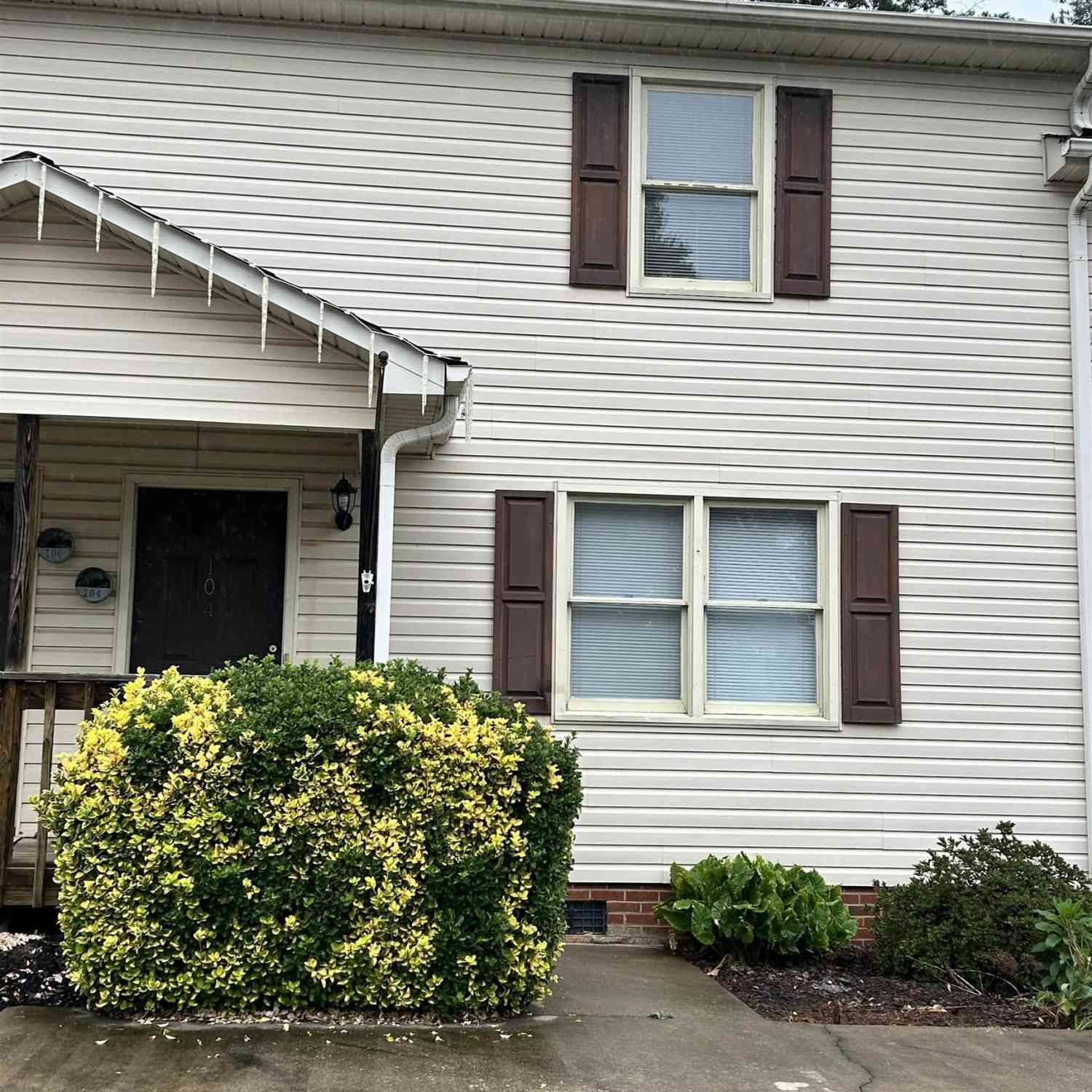 Townhouse For Rent - 104 Country Cove<br/> Greer, SC 29651