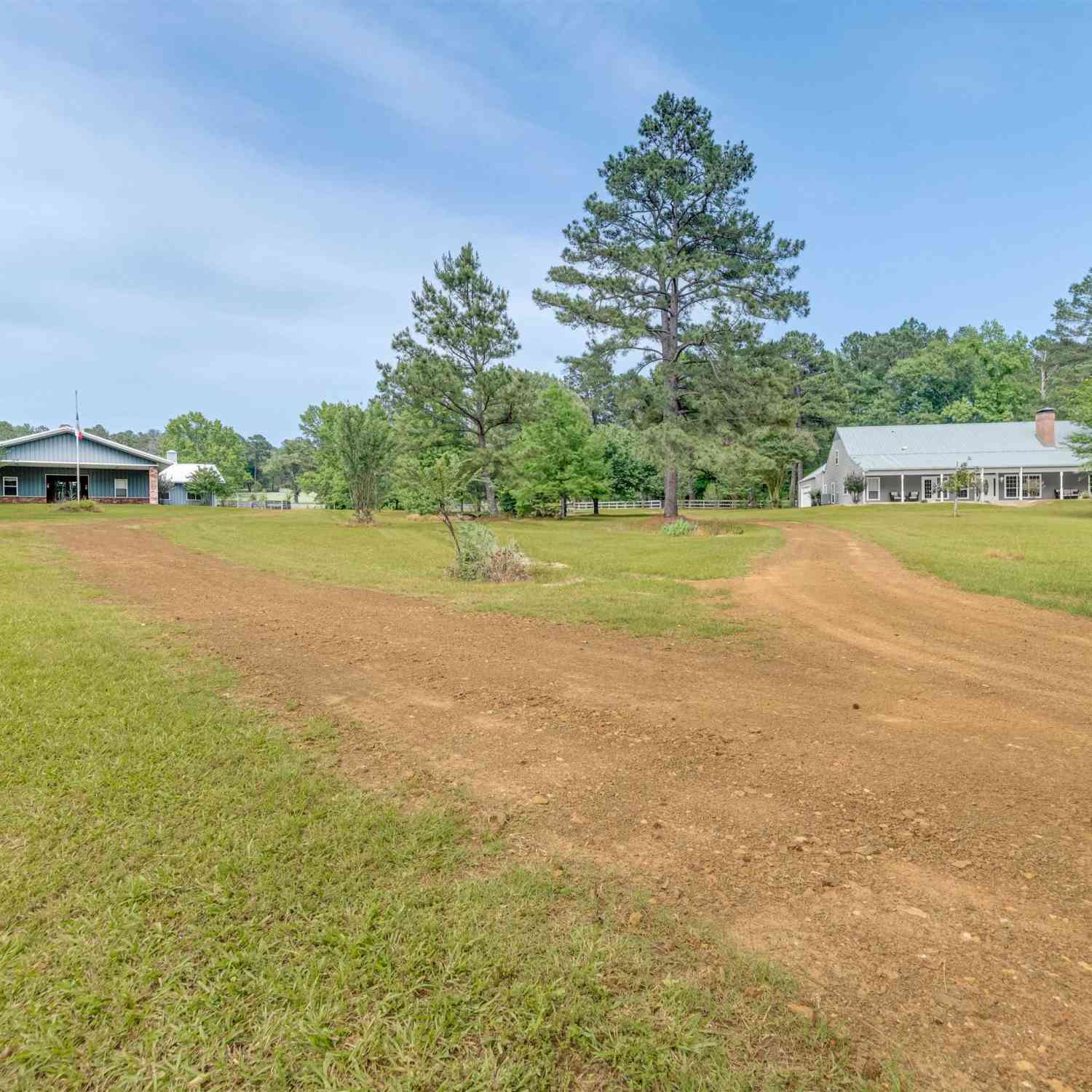 Homes For Sale - 9689 E Fm 837<br/> Palestine, TX 75803