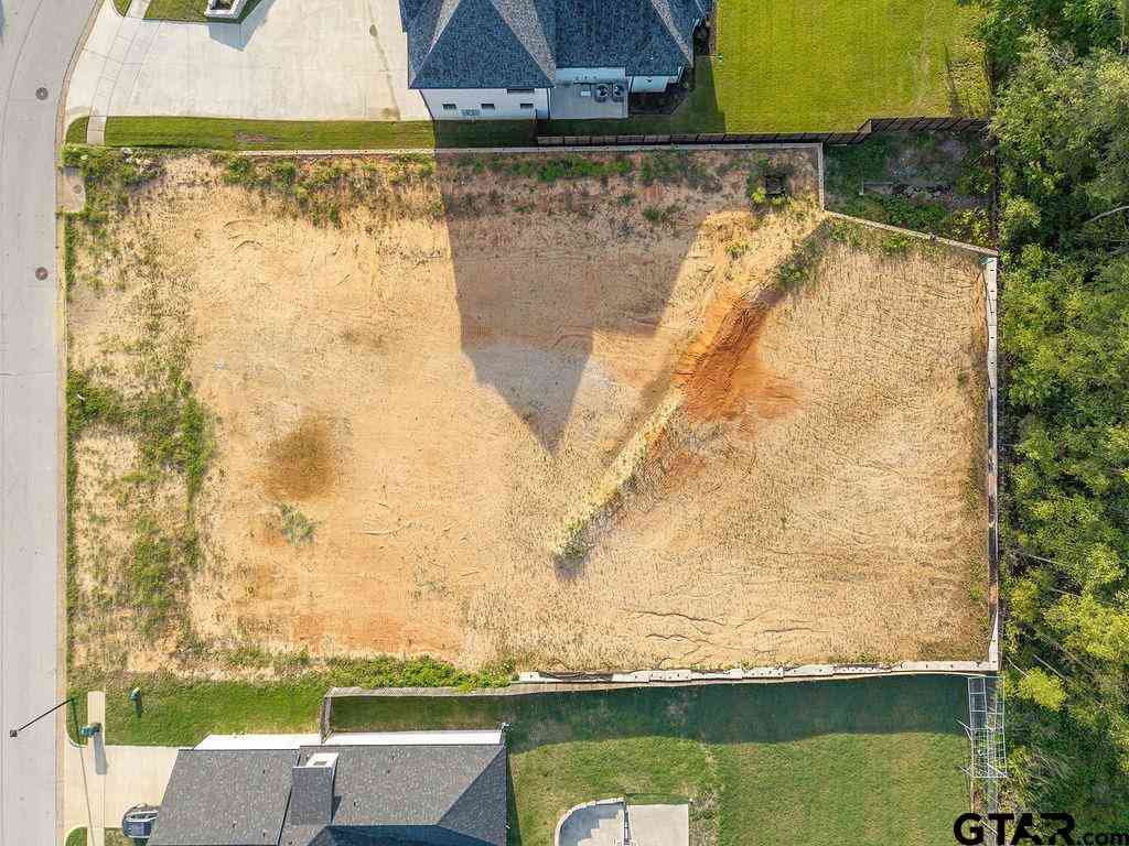 Homes For Sale - 2718 Barton Creek Cir<br/> Tyler, TX 75703