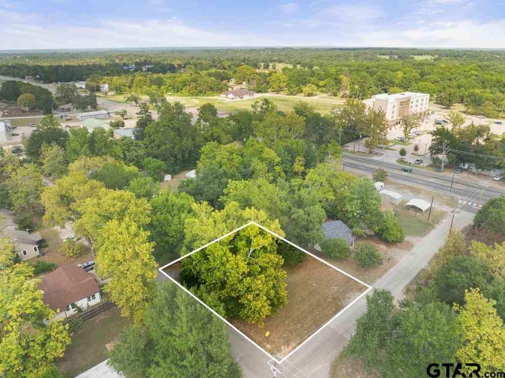 Homes For Sale - 111 Mallory<br/> Lindale, TX 75771