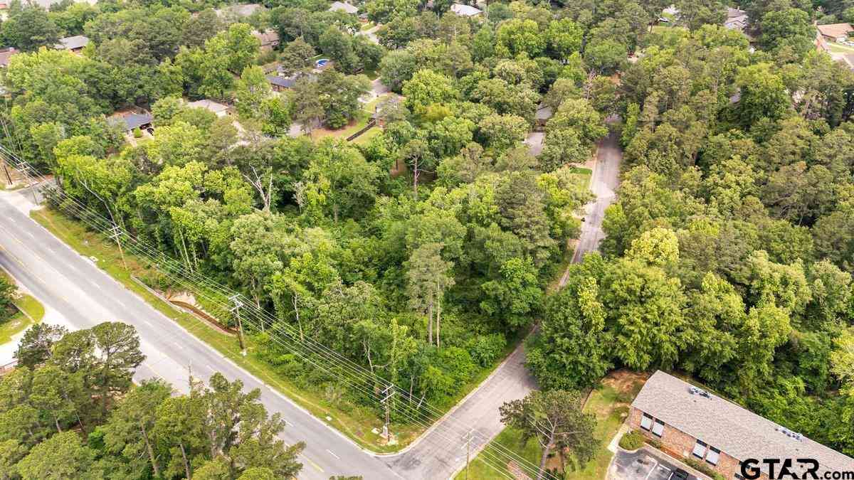 Homes For Sale - 4933 Kirkcaldey Dr<br/> Smith County, Tyler, TX 75703