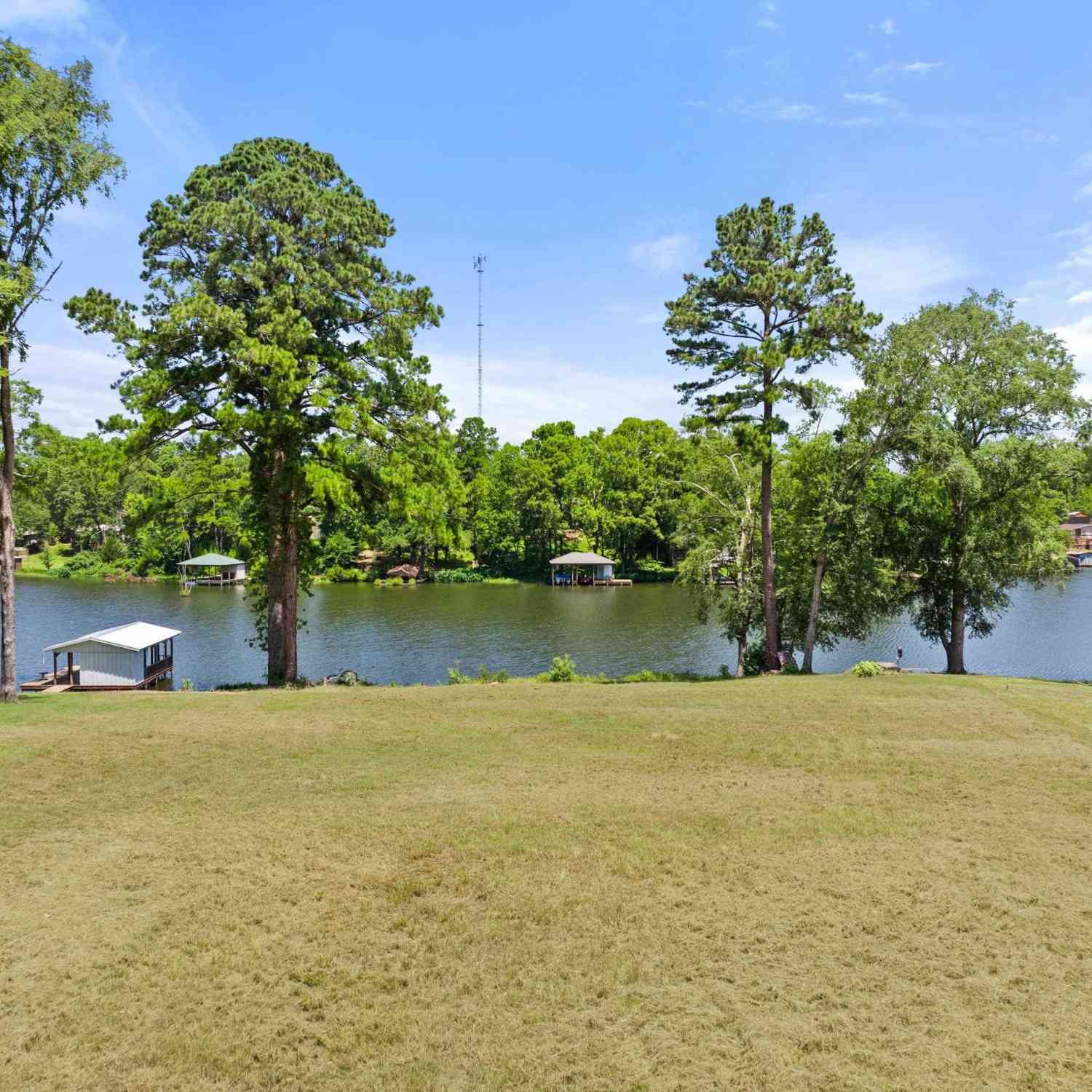 Homes For Sale - 19921 Southside Circle<br/> Winona, TX 75792