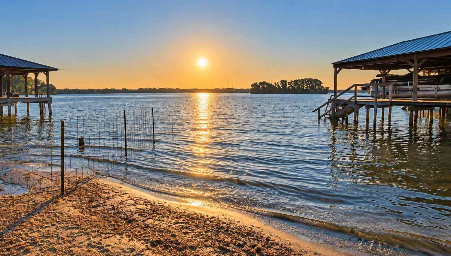 Homes For Sale - 22693 Creekwood Drive<br/> Smith County, Flint, TX 75762