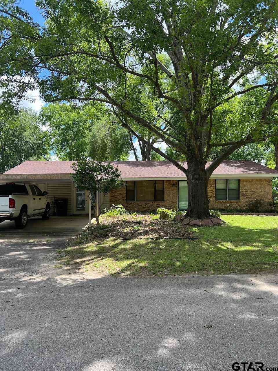 Homes For Sale - 320 Bowers St<br/> Lindale, TX 75771