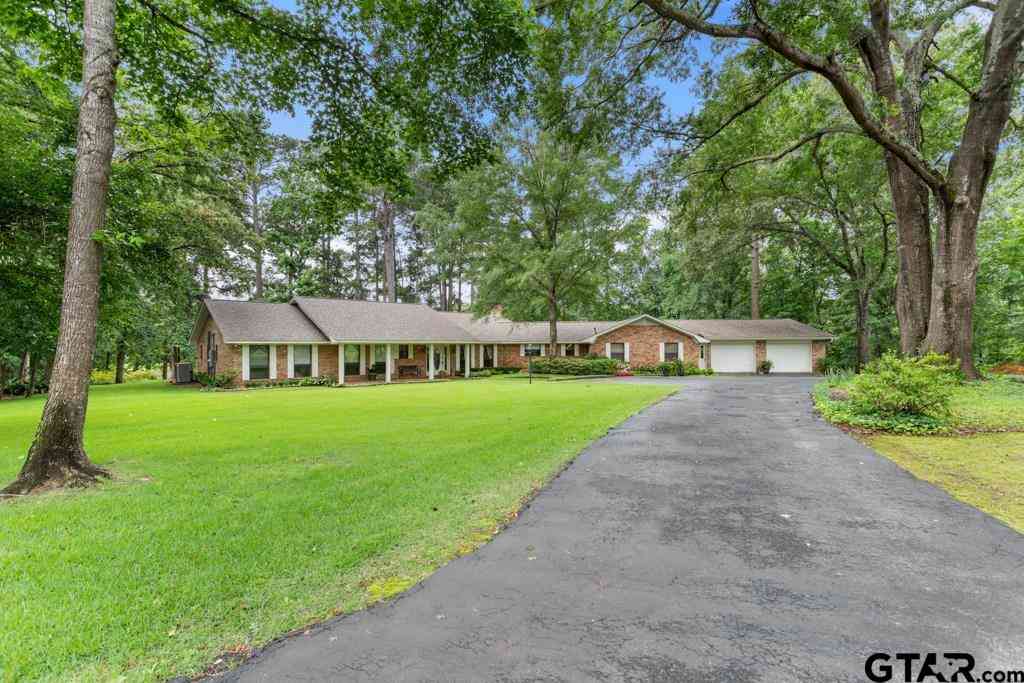 Homes For Sale - 4930 W Twin Lakes Drive<br/> Tyler, TX 75704