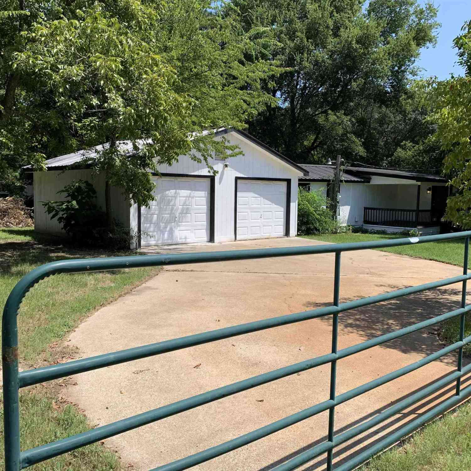 Mobile Home For Sale - 20703 Sundial Dr<br/> Chandler, TX 75758