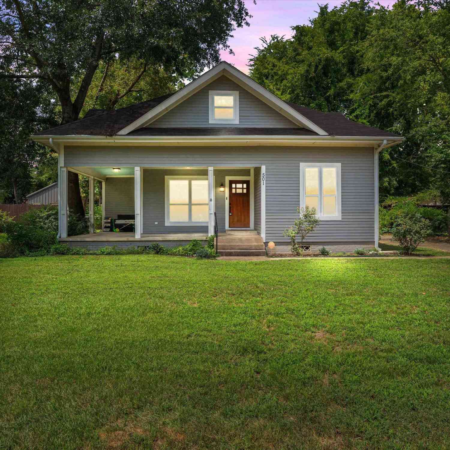 Homes For Sale - 501 S Boyd St<br/> Lindale, TX 75771
