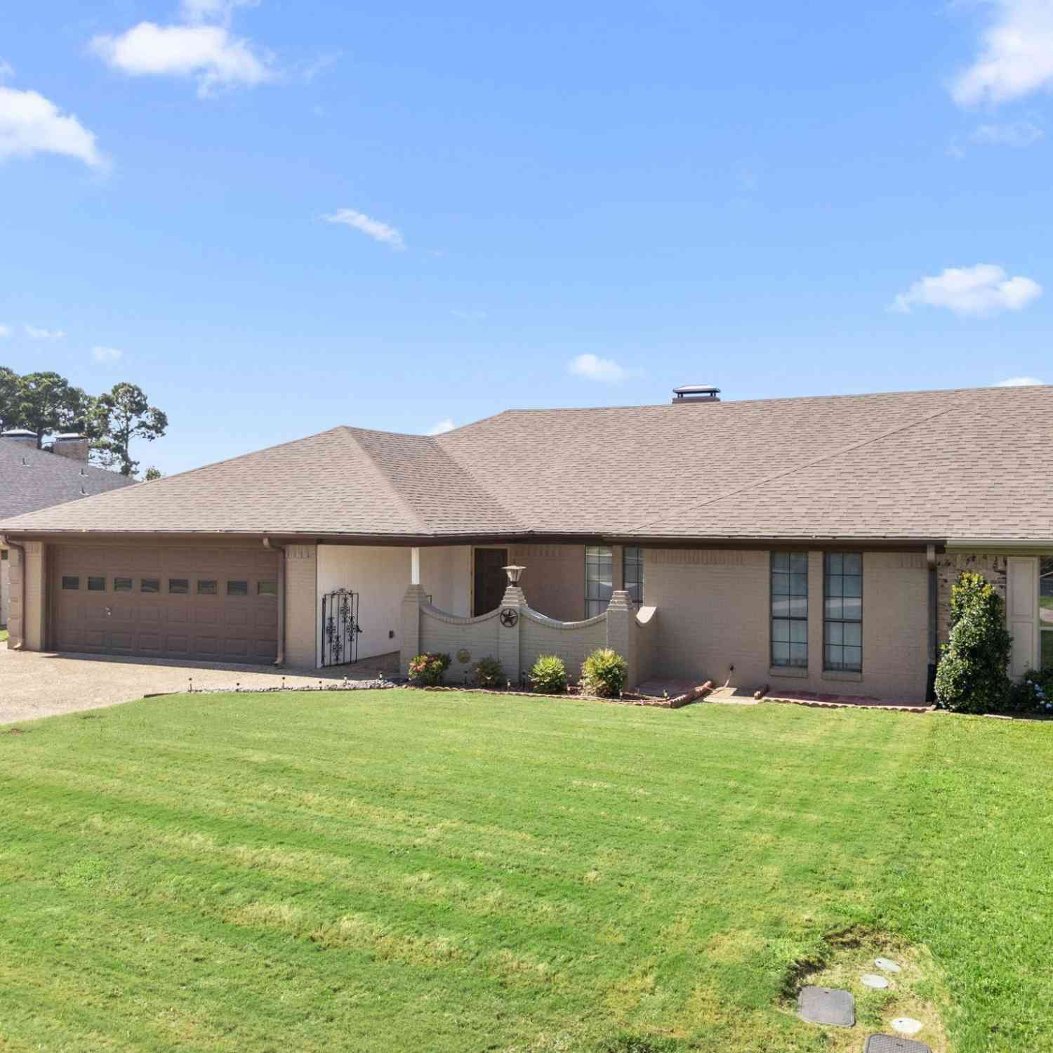 Townhouse For Sale - 156 S Bay Drive<br/> Bullard, TX 75757