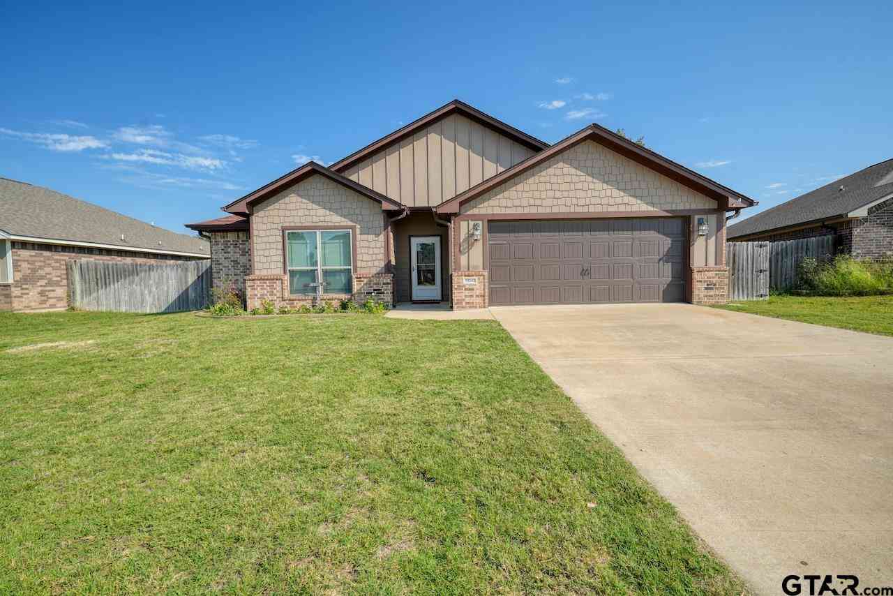 Homes For Sale - 15342 Spring Oaks Drive<br/> Lindale, TX 75771