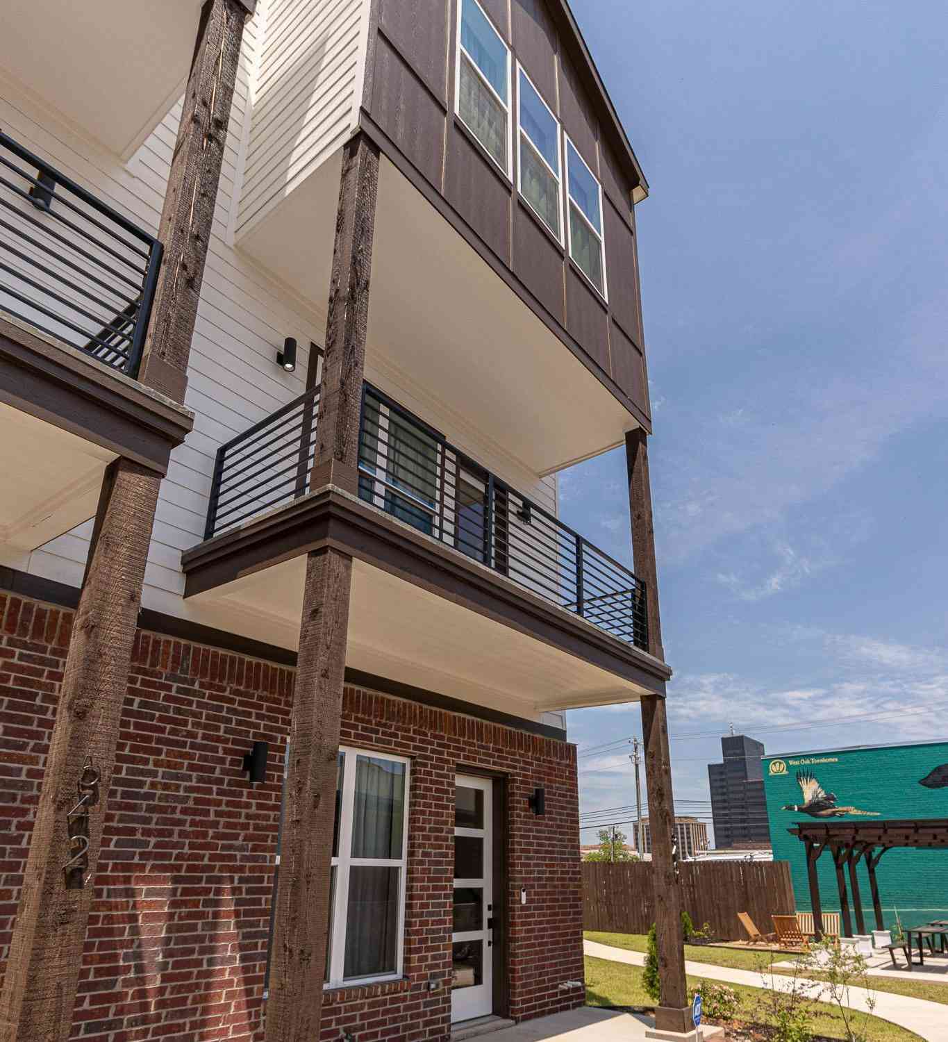 Townhouse For Sale - 540 W Erwin St<br/> Tyler, TX 75702