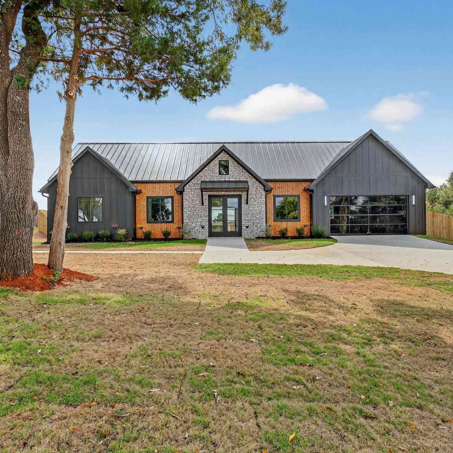 Homes For Sale - 15343 County Road 196<br/> Tyler, TX 75703