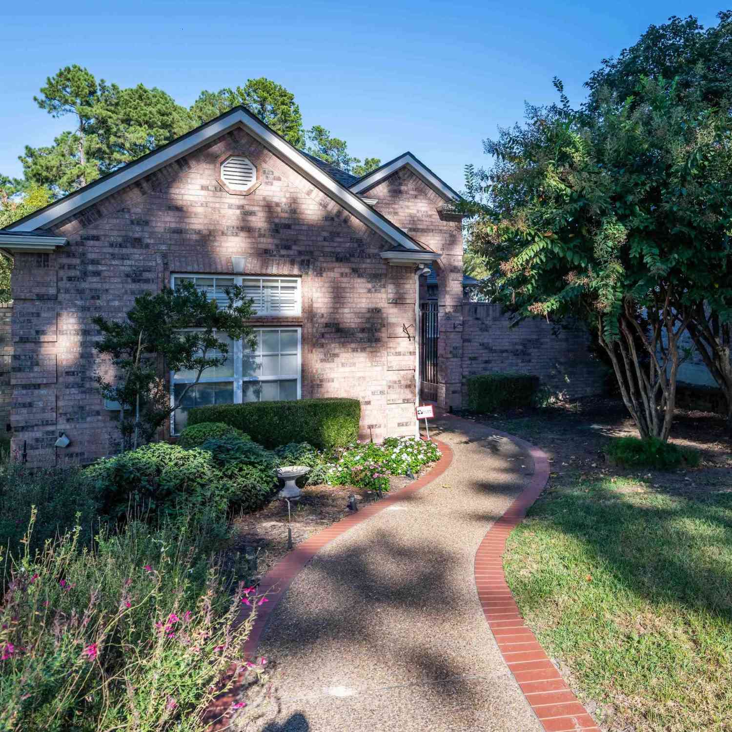Homes For Sale - 1173 Garden Park Circle<br/> Tyler, TX 75703