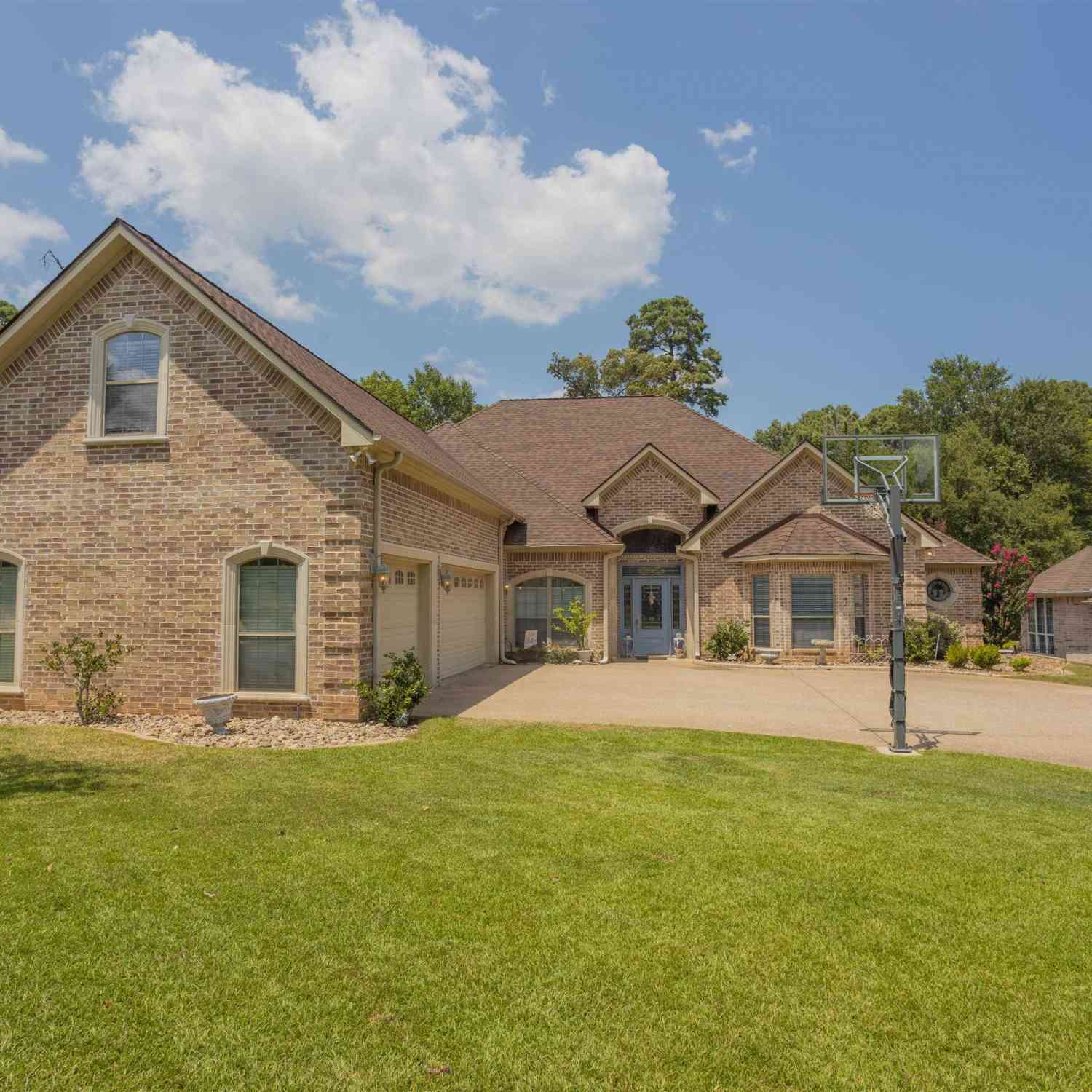 Homes For Sale - 260 Bunker Drive<br/> Tyler, TX 75703