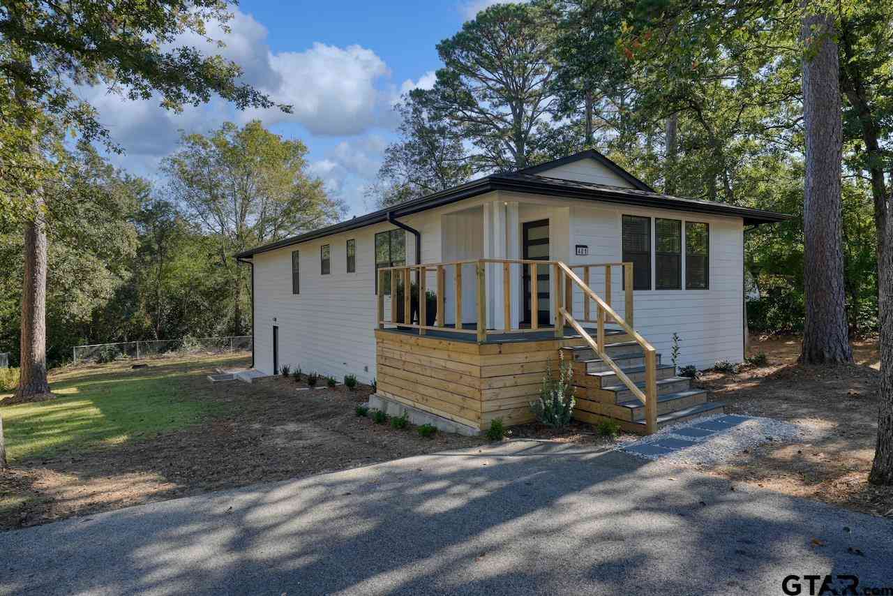 Homes For Sale - 401 Hideaway Ln East<br/> Hideaway, TX 75771
