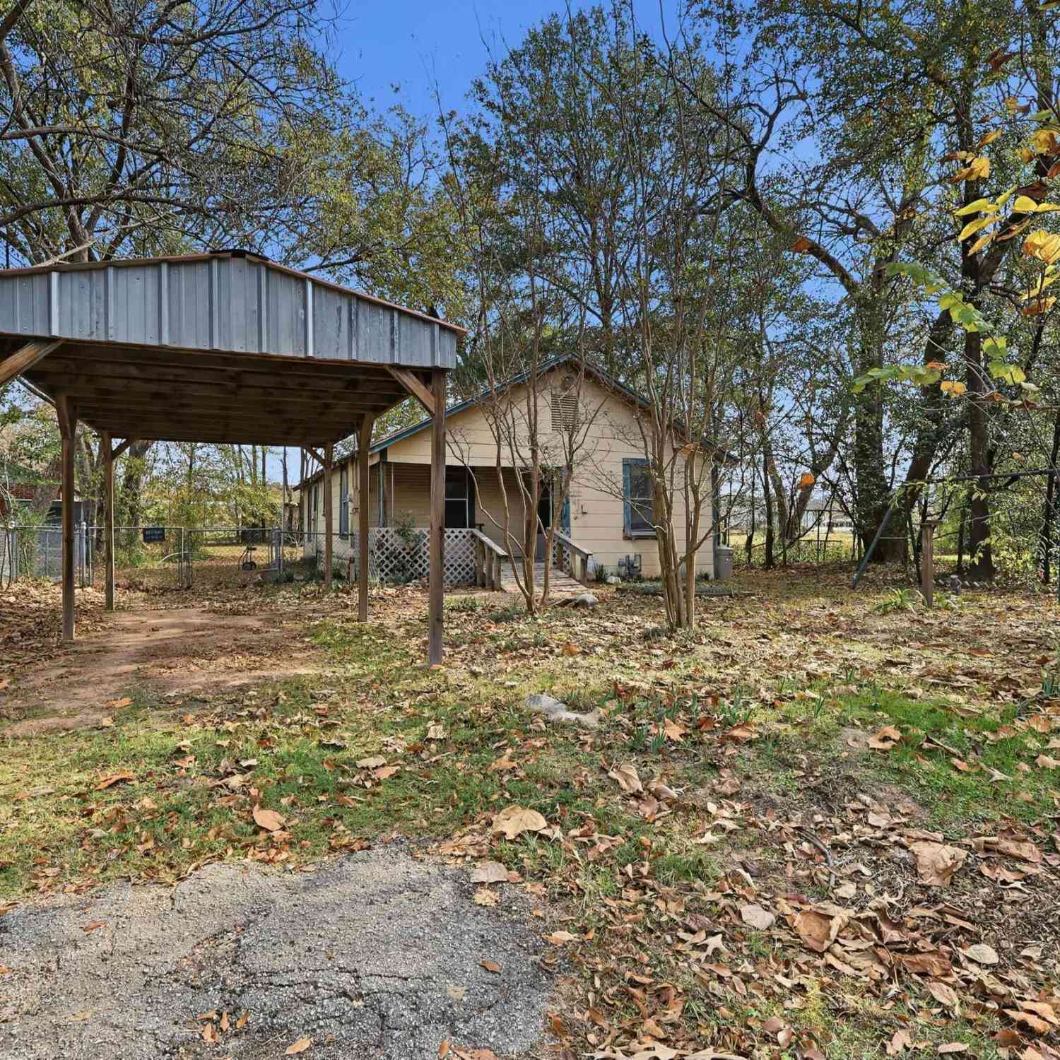 Homes For Sale - 409 N Henry St.<br/> Lindale, TX 75771