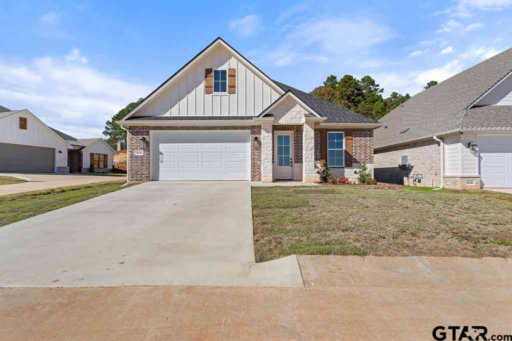 Homes For Sale - 9248 Villas Ct<br/> Tyler, TX 75703