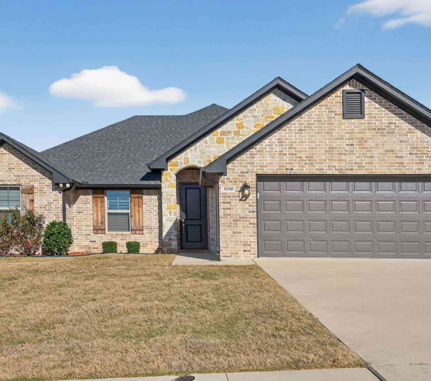 Homes For Sale - 12758 Meadowbrook Drive<br/> Tyler, TX 75709