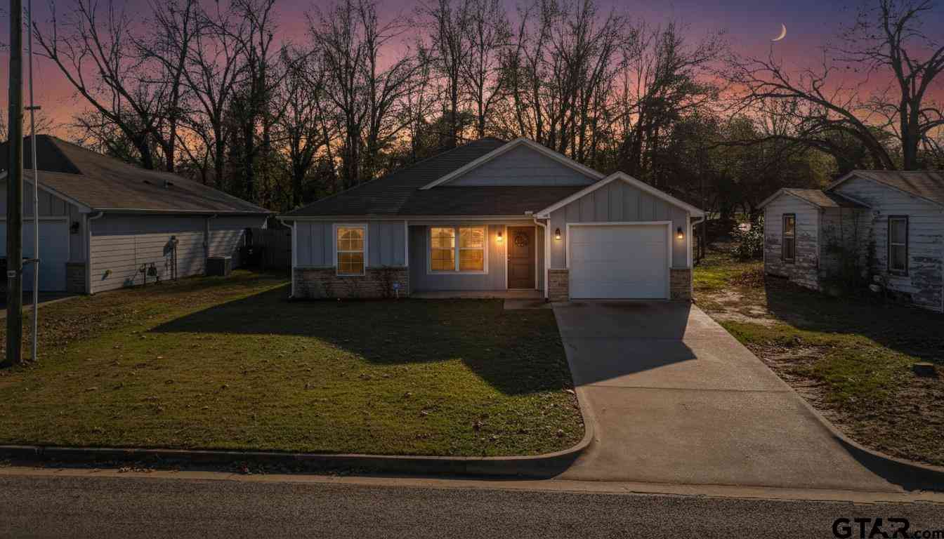Homes For Sale - 2220 Walton Rd.<br/> Tyler, TX 75701