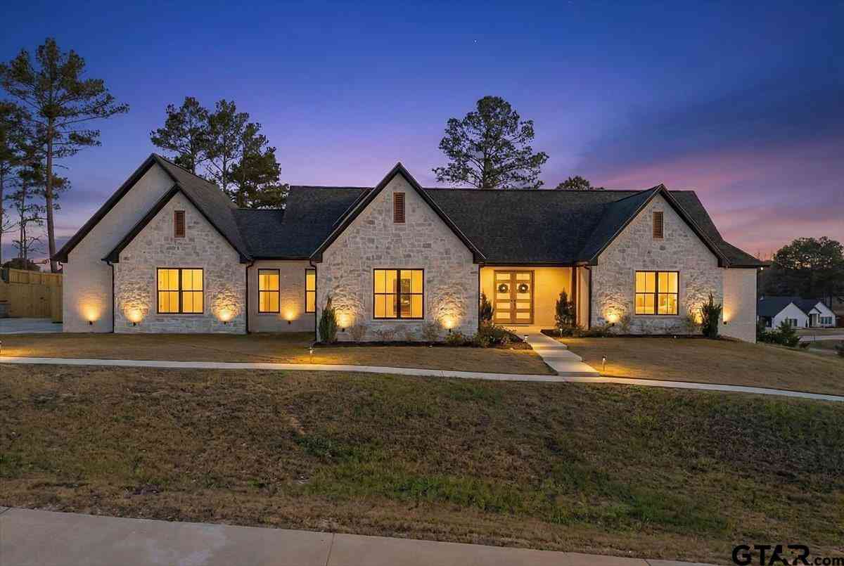 Homes For Sale - 12181 Oak Grove Dr.<br/> Tyler, TX 75706