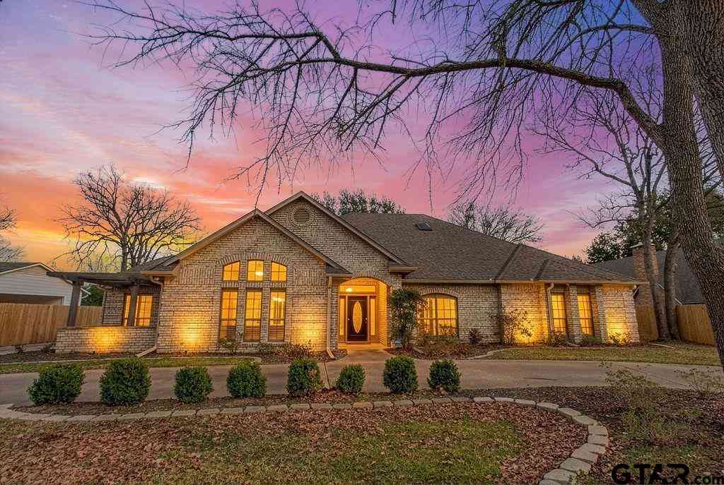 Homes For Sale - 241 Hideaway Lane East<br/> Hideaway, TX 75771