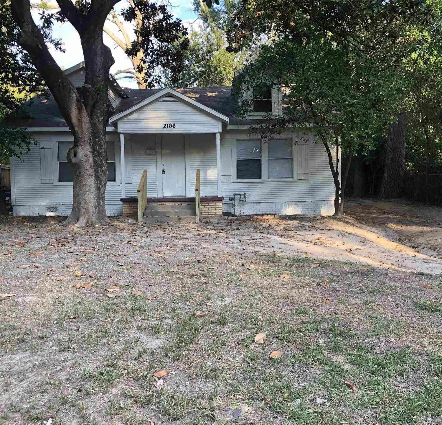 Homes For Sale - 2106 Magnolia Drive<br/> Tyler, TX 75701