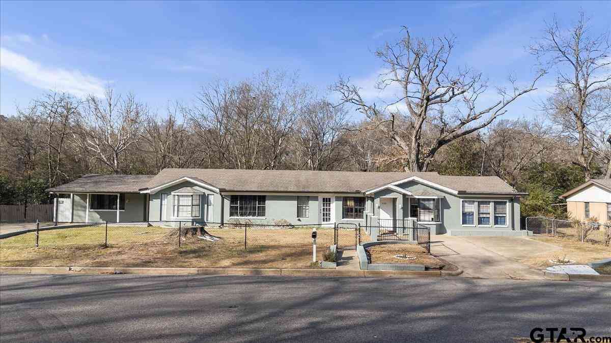 Homes For Sale - 300 N Parkdale<br/> Tyler, TX 75702