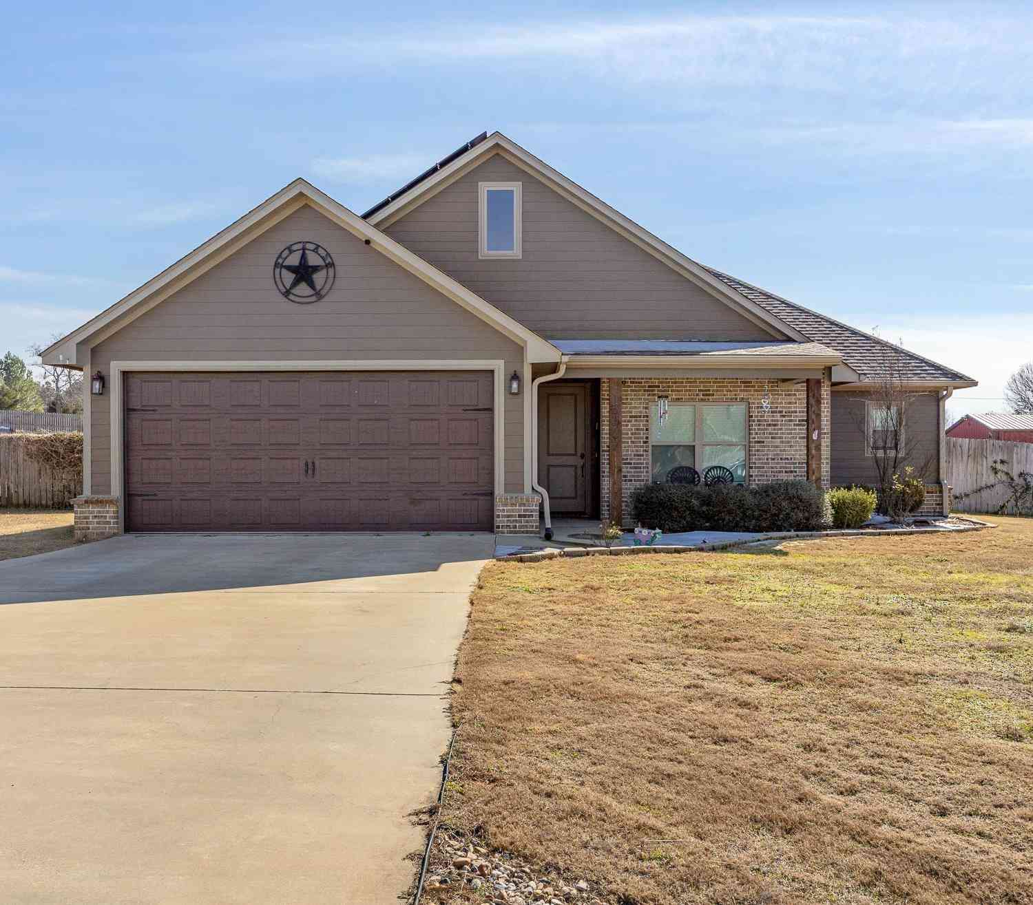 Homes For Sale - 13367 Hickory Oak Dr<br/> Lindale, TX 75771