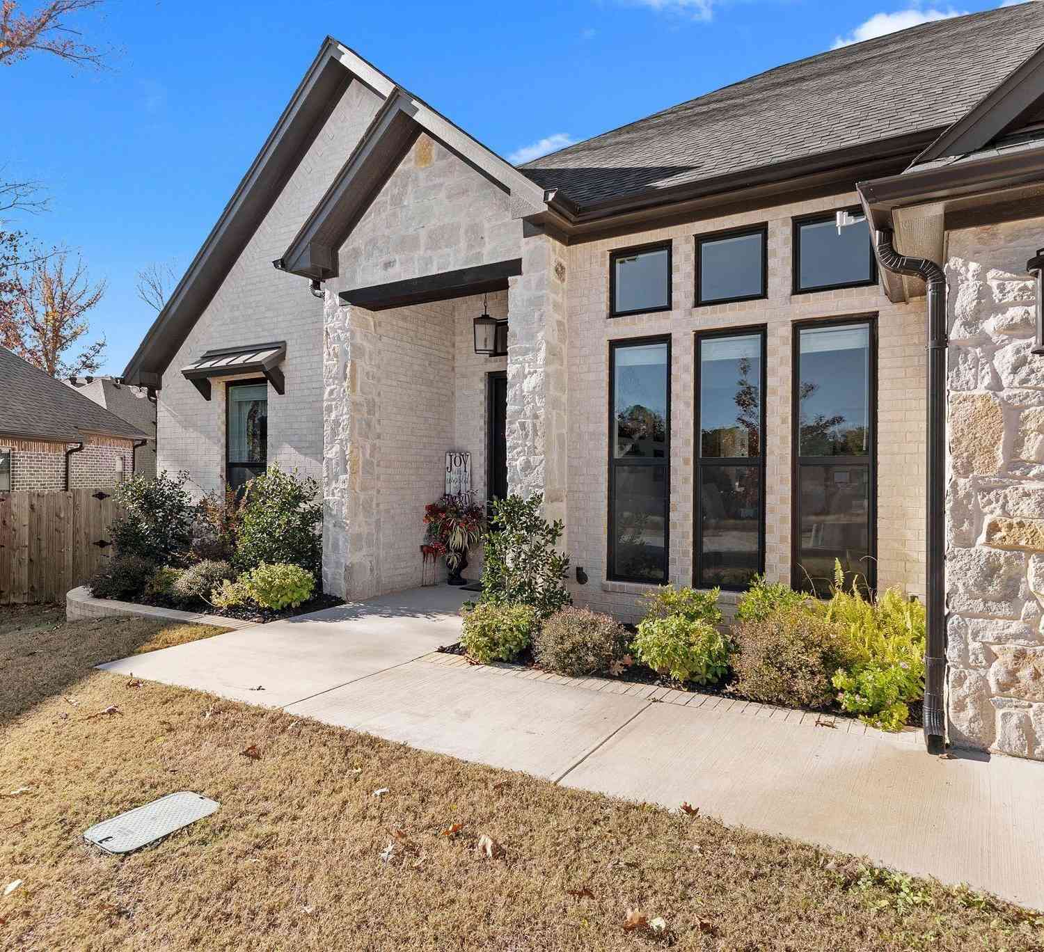 Homes For Sale - 9162 Cave Branch Cove<br/> Tyler, TX 75703