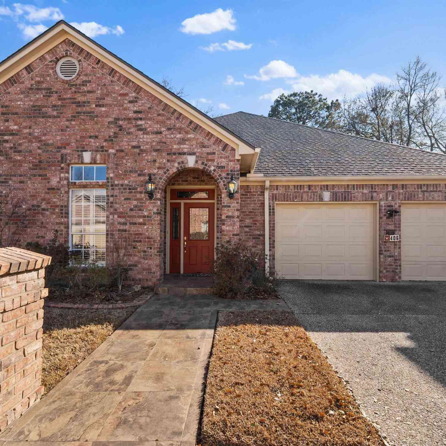 Homes For Sale - 406 Brighton Court<br/> Tyler, TX 75701