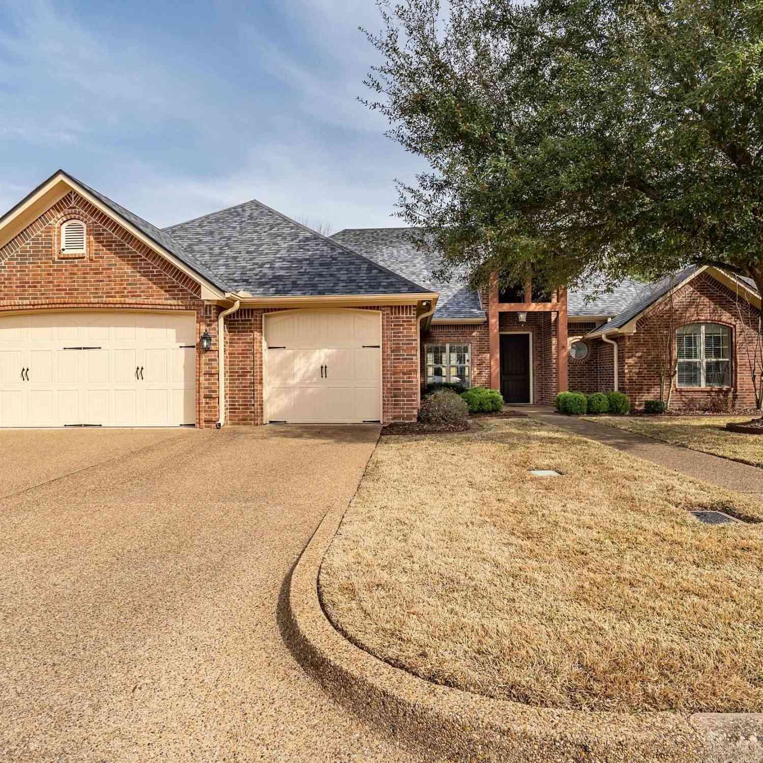 Homes For Sale - 6526 Ashmore Lane<br/> Tyler, TX 75703