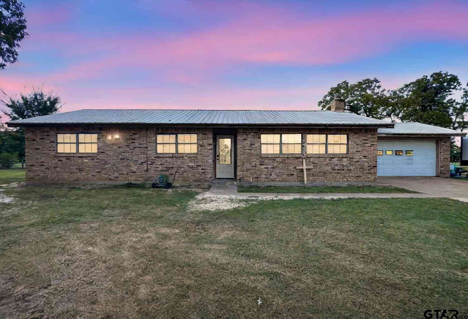 Homes For Sale - 1124 County Road 2351<br/> Mineola, TX 75773