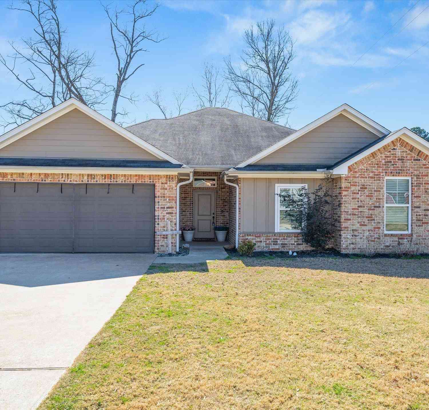 Homes For Sale - 3123 Oak Bend<br/> Tyler, TX 75707