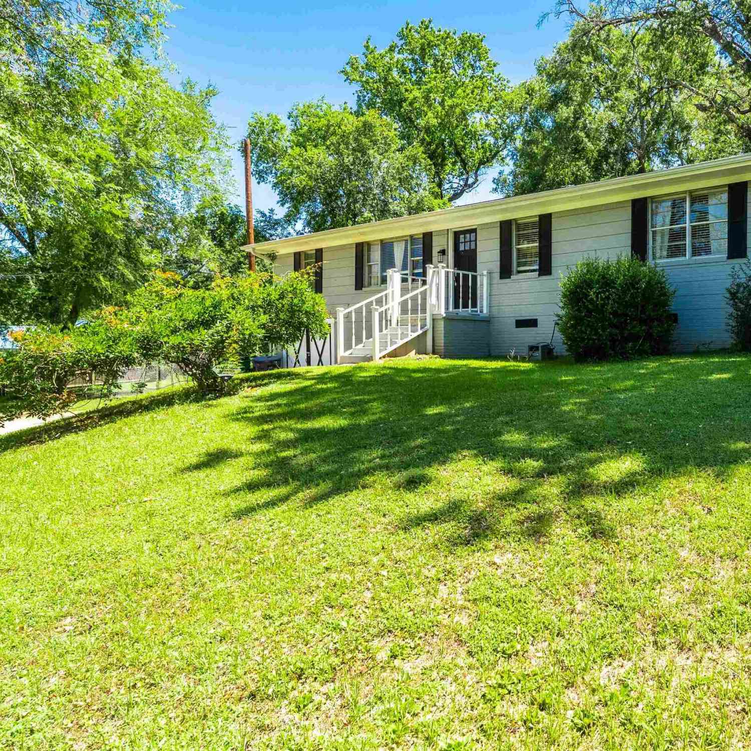 Homes For Sale - 1506 Bassett Road<br/> Palestine, TX 75803