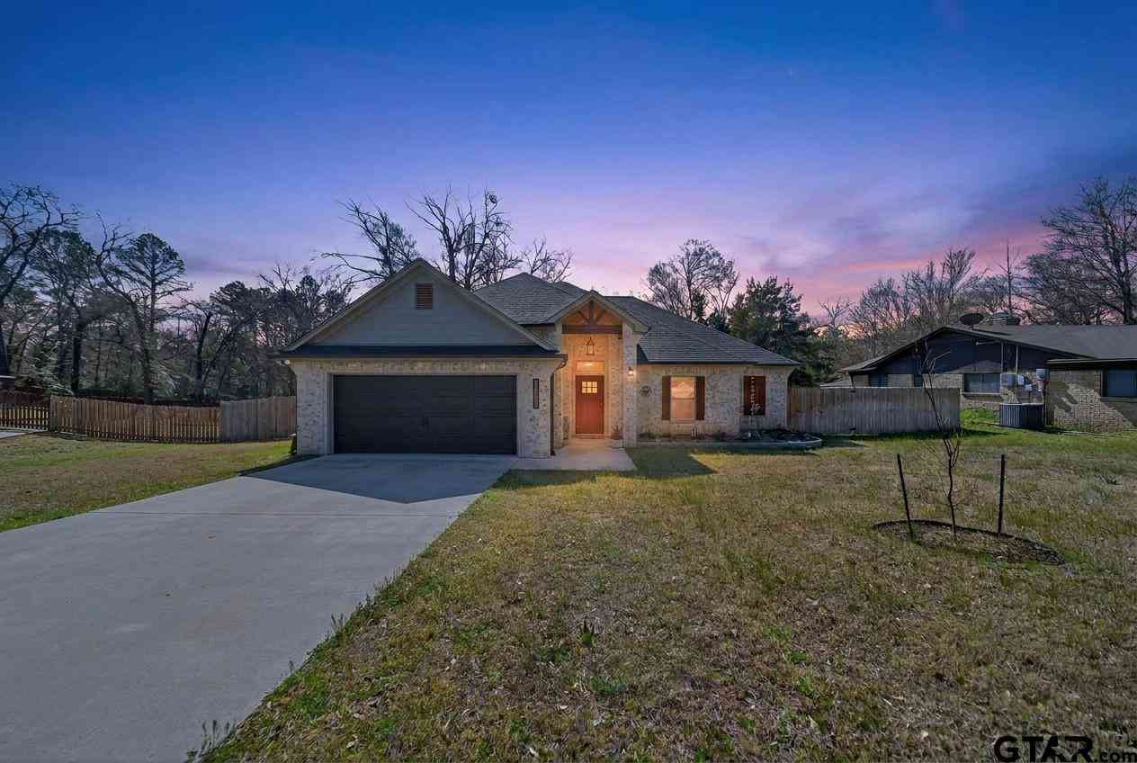 Homes For Sale - 13509 Indian Drive<br/> Tyler, TX 75709