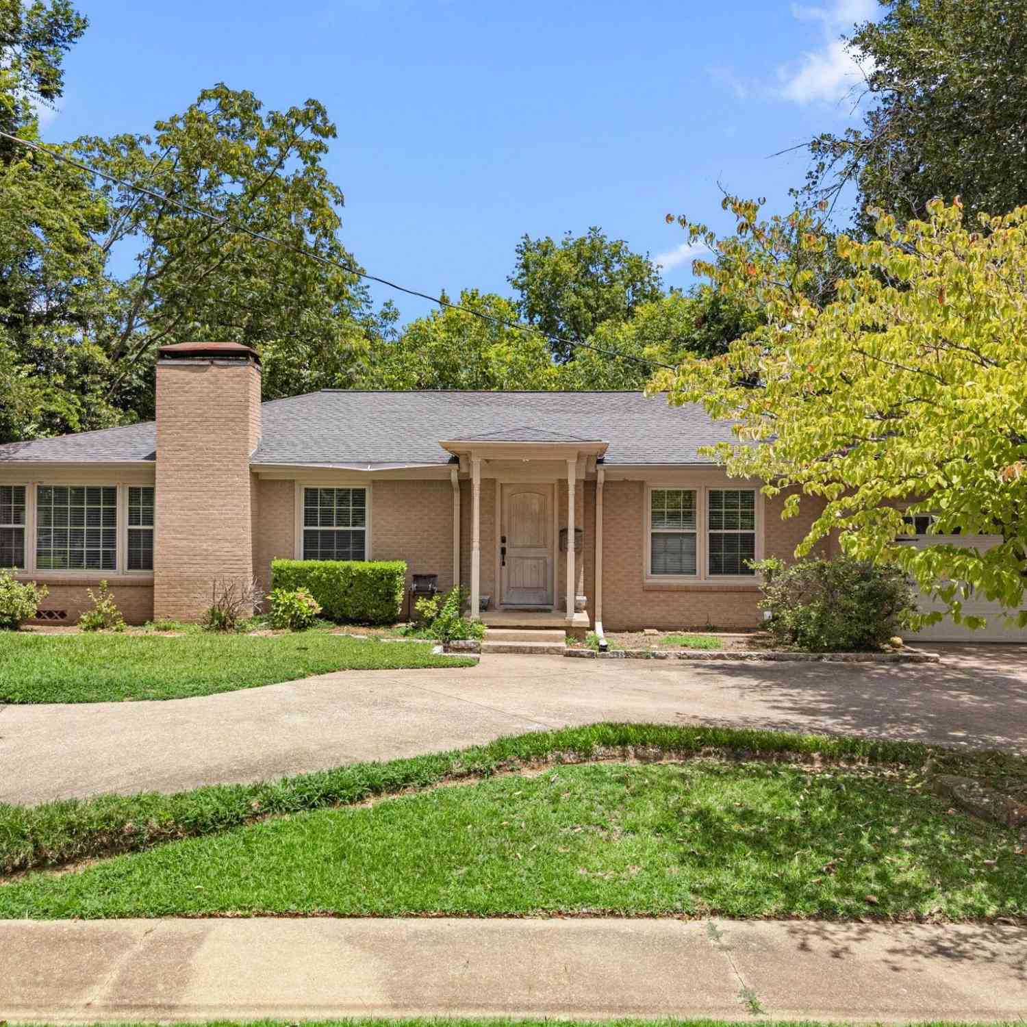 Homes For Sale - 2026 S Wall Avenue<br/> Tyler, TX 75701