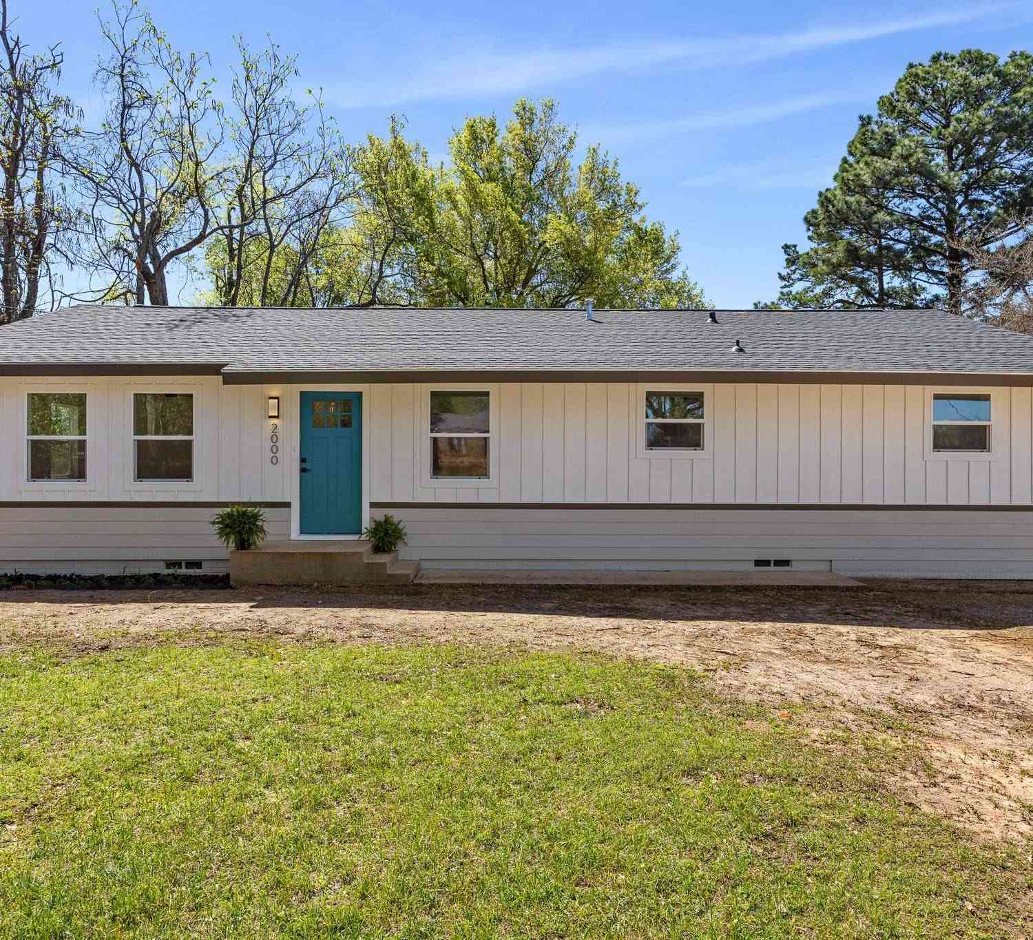 Homes For Sale - 2000 W Oakwood St<br/> Tyler, TX 75702