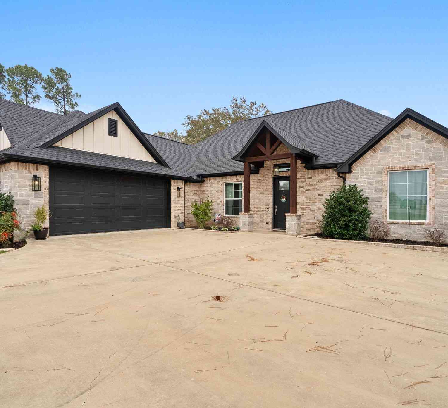 Homes For Sale - 13937 Magnolia Grove<br/> Lindale, TX 75771