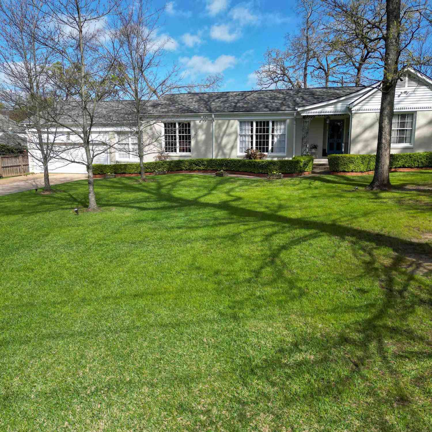 Homes For Sale - 2115 Old Jacksonville Rd.<br/> Tyler, TX 75701